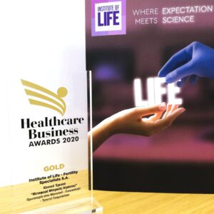 Χρυσό βραβείο Healthcare Awards 2020 Iolife αφίσα INSTITUTE OF LIFE WHERE EXPECTATION MEETS SCIENCE